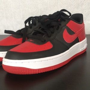 Nike air. Boys size 5. Worn as a size 6 woman's